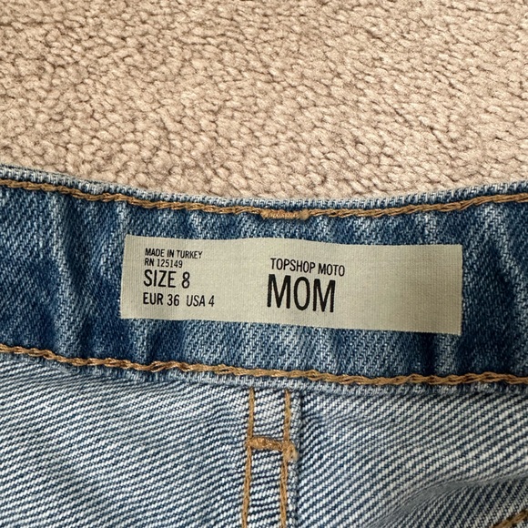 TOPSHOP High-waisted medium-wash jean shorts (size 4) - Picture 4 of 5